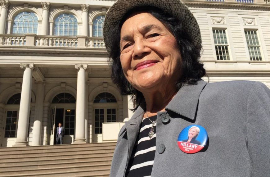 El Instituto Cultural Mexicano convoca a un concurso de ensayo sobre Dolores Huerta